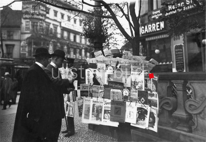 Berlin Zeitungsverkauf um 1913, Mediennummer 00193869